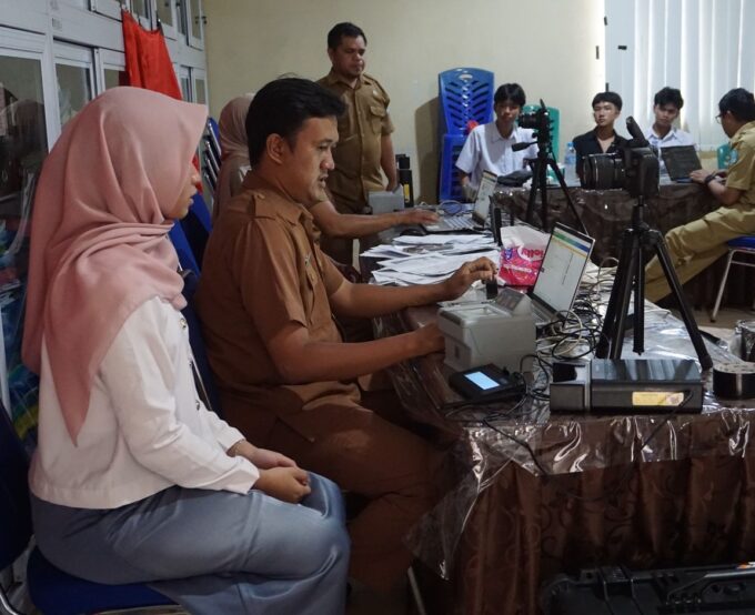 Permudah Layanan Administrasi, SMA Negeri 1 Belinyu dan Disdukcapil Kabupaten Bangka Fasilitasi Pembuatan Kartu Identitas Penduduk di Sekolah