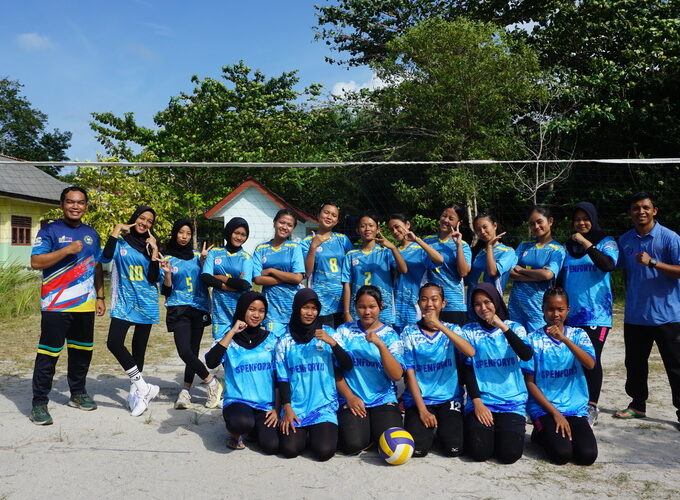 Pererat Silaturahmi, SMA Negeri 1 Belinyu Gelar Pertandingan Persahabatan Bola Voli Putri Bersama SMP Negeri 4 Belinyu